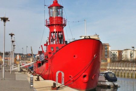 Colne Lightship at the Hythe